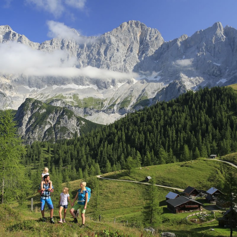 Familie Wanderung Neustett-Alm © Schladming-Dachstein_Herbert Raffalt
