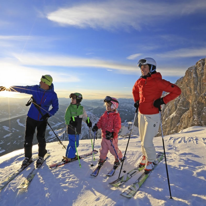 Skifahren mit der Familie am Dachstein © Herbert Raffalt